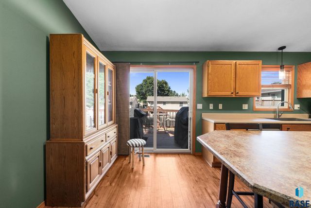 828 S Suburban Dr Drive, Sioux Falls, SD 57110