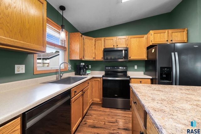 828 S Suburban Dr Drive, Sioux Falls, SD 57110