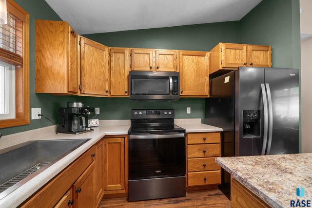 828 S Suburban Dr Drive, Sioux Falls, SD 57110