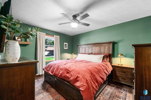 828 S Suburban Dr Drive, Sioux Falls, SD 57110