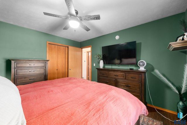828 S Suburban Dr Drive, Sioux Falls, SD 57110