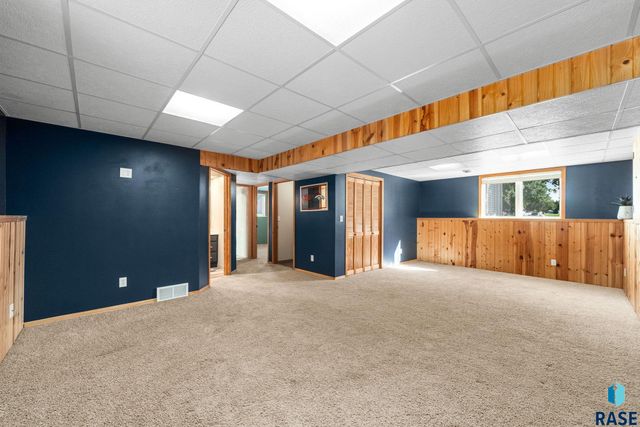 828 S Suburban Dr Drive, Sioux Falls, SD 57110