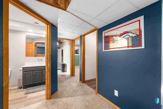 828 S Suburban Dr Drive, Sioux Falls, SD 57110