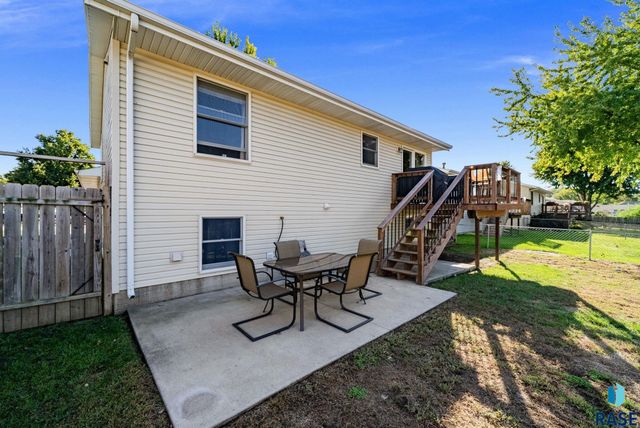 828 S Suburban Dr Drive, Sioux Falls, SD 57110