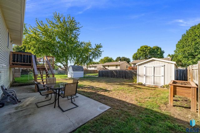 828 S Suburban Dr Drive, Sioux Falls, SD 57110