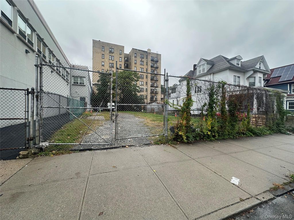 10 St Andrews Place, Yonkers, NY 10705 — photo 2