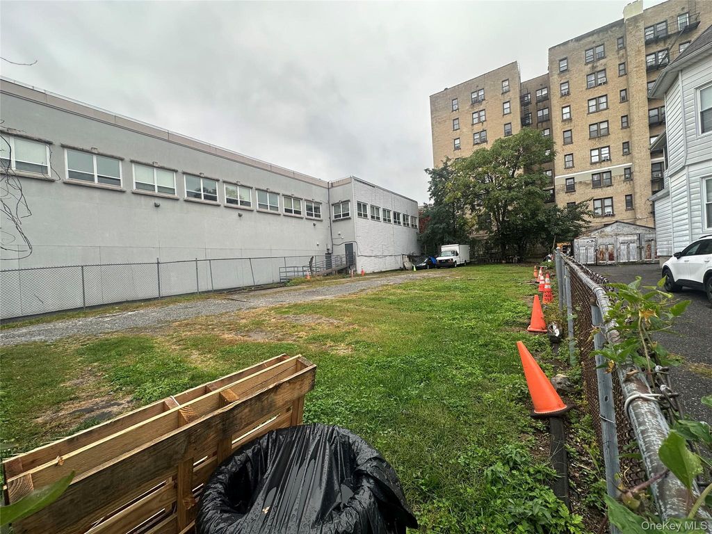 10 St Andrews Place, Yonkers, NY 10705 — photo 4