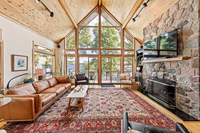 4 Dartmouth ROAD, Williams Bay, WI 53191