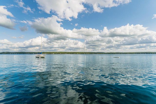 4 Dartmouth ROAD, Williams Bay, WI 53191