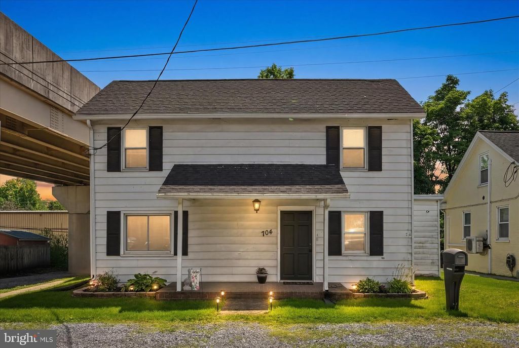 704 SQUARE ST, Mount Joy, PA 17552