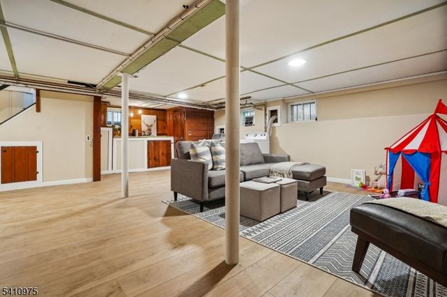 25 Burnett Ter, Maplewood Twp., NJ 07040