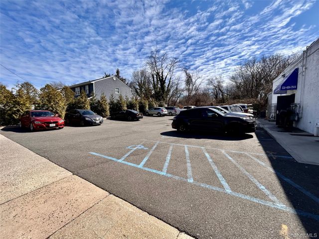 444 Willis Avenue, Roslyn, NY 11577