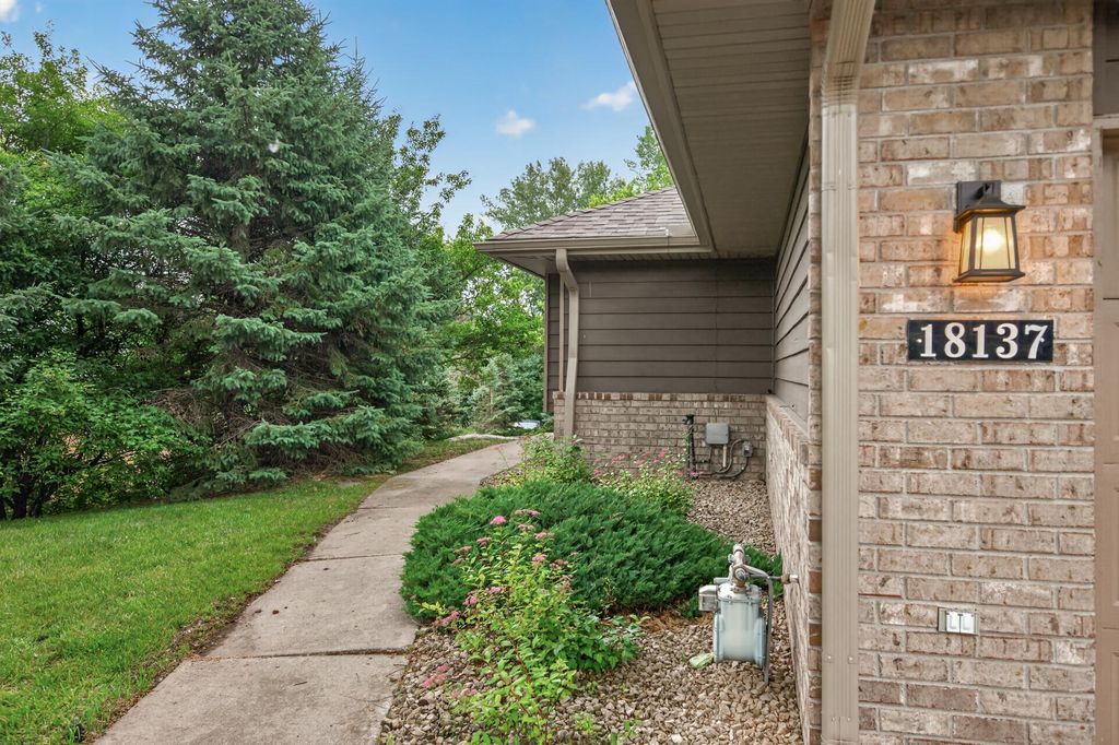 18137 Judicial Way S, Lakeville, MN 55044 — photo 2