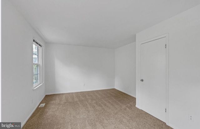 645 PALMER LN, Morrisville, PA 19067