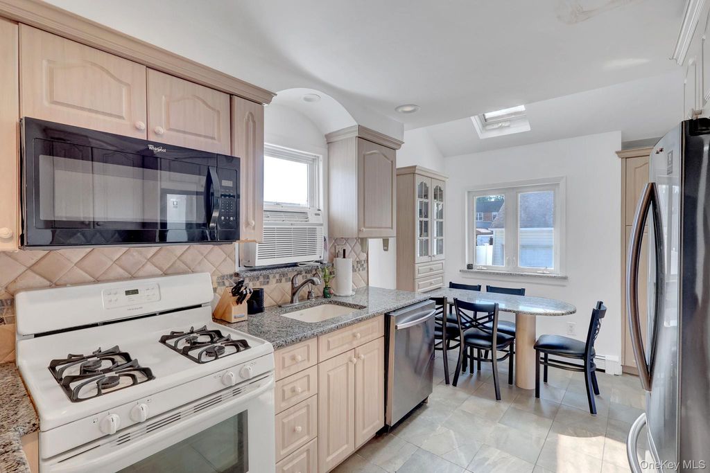 80 Noble Street, Lynbrook, NY 11563 — photo 5
