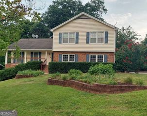 721 Dorsey Circle SW, Lilburn, GA 30047
