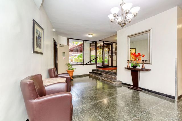 6434 102 st 9D, Rego Park, NY 11374