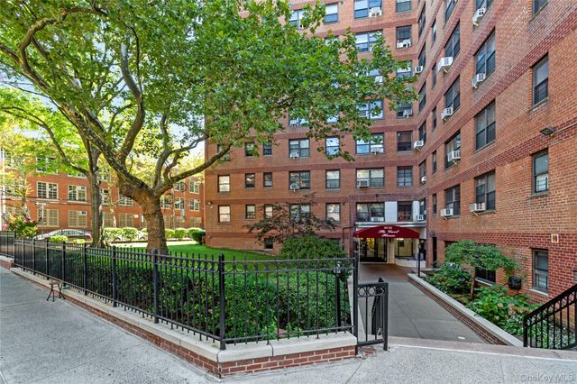 6434 102 st 9D, Rego Park, NY 11374
