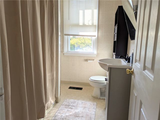 717 George St, Scottdale, PA 15683