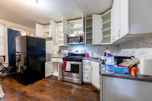 8632 S Escanaba Avenue, Chicago, IL 60617