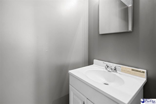 1413 E Old Camden Rd., Hartsville, SC 29550