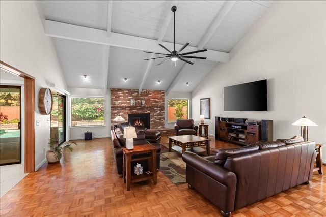 7637 N Cheryl Avenue, Fresno, CA 93711