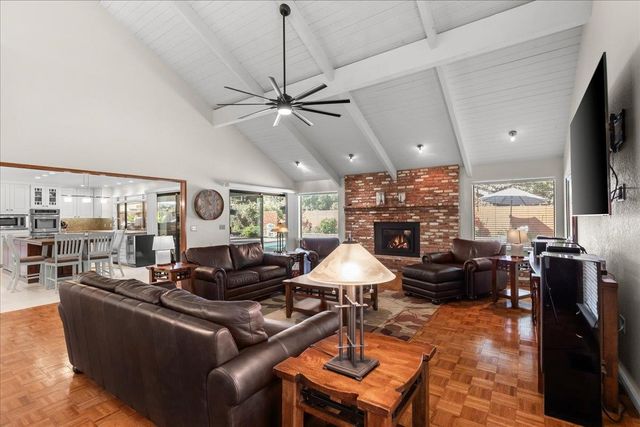 7637 N Cheryl Avenue, Fresno, CA 93711