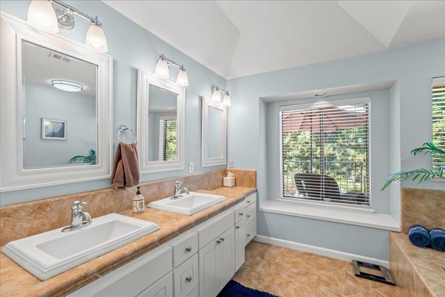7637 N Cheryl Avenue, Fresno, CA 93711