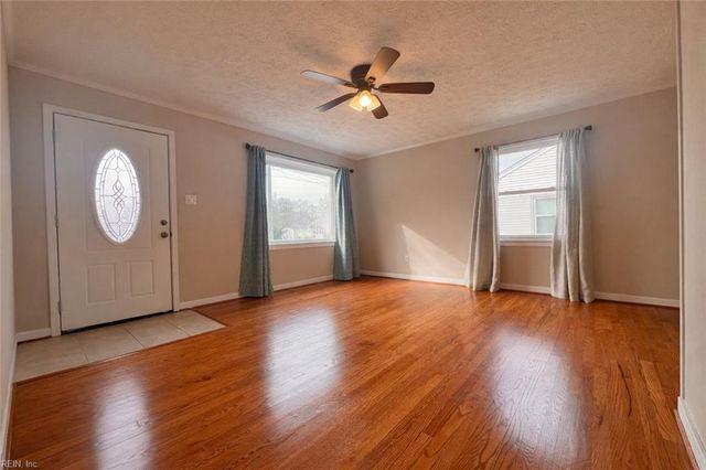 201 Courtney DR, Hampton, VA 23669