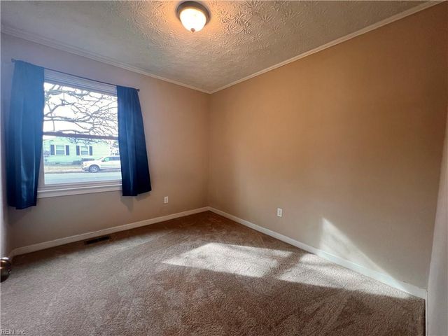 201 Courtney DR, Hampton, VA 23669