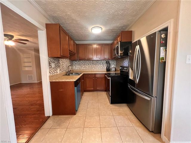 201 Courtney DR, Hampton, VA 23669