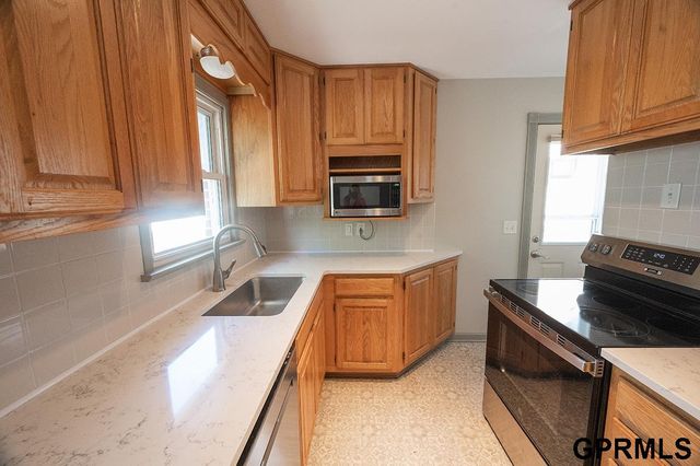 2431 S 15Th Street, Lincoln, NE 68502