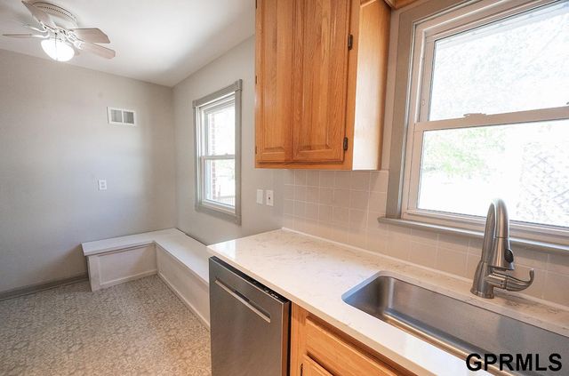 2431 S 15Th Street, Lincoln, NE 68502