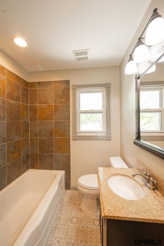 2431 S 15Th Street, Lincoln, NE 68502