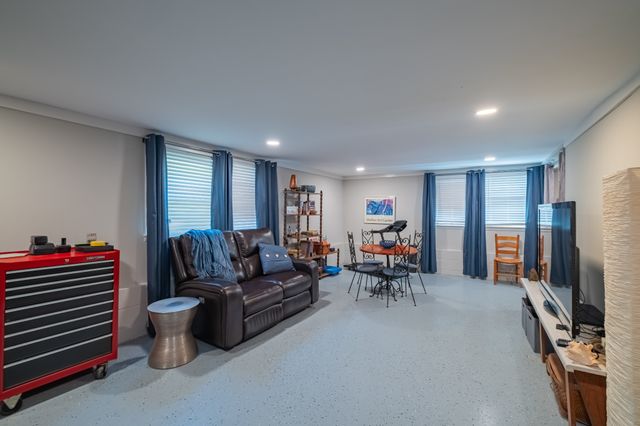 101 Crestwood Dr, Tullahoma, TN 37388