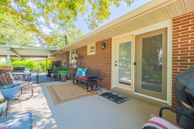 101 Crestwood Dr, Tullahoma, TN 37388