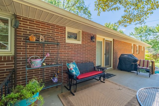 101 Crestwood Dr, Tullahoma, TN 37388