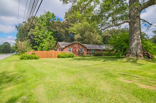 101 Crestwood Dr, Tullahoma, TN 37388