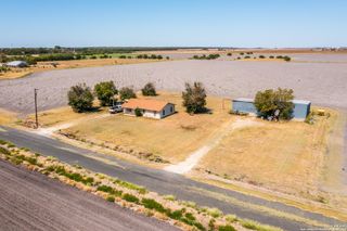 865 county road 5718, Natalia, TX 78059