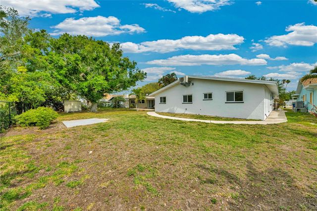121 10TH AVE, Indian Rocks Beach, FL 33785