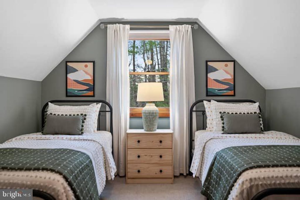 Image 13 of property listing at 162 FORREST ST, Basye, VA 22810