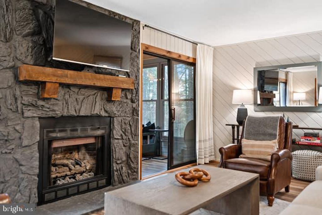 Image 19 of property listing at 162 FORREST ST, Basye, VA 22810