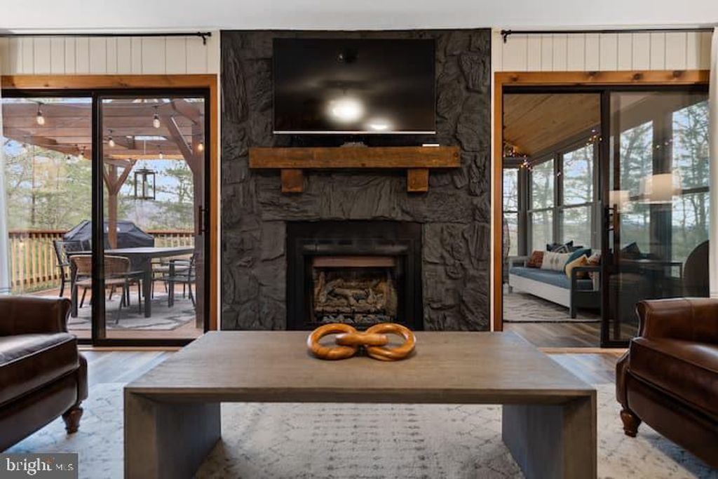 Image 2 of property listing at 162 FORREST ST, Basye, VA 22810