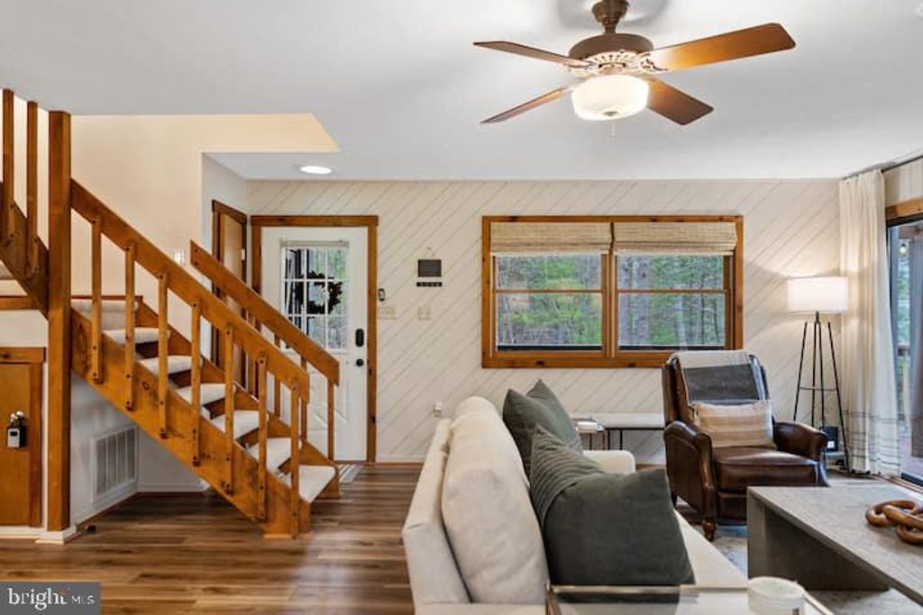 Image 22 of property listing at 162 FORREST ST, Basye, VA 22810