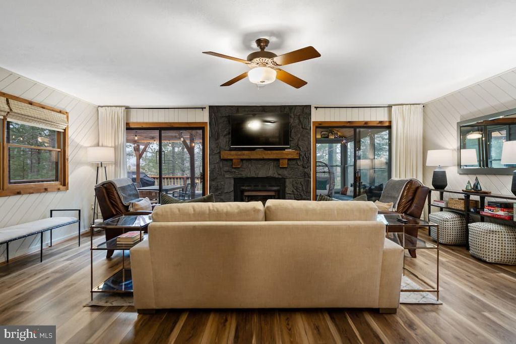 Image 23 of property listing at 162 FORREST ST, Basye, VA 22810