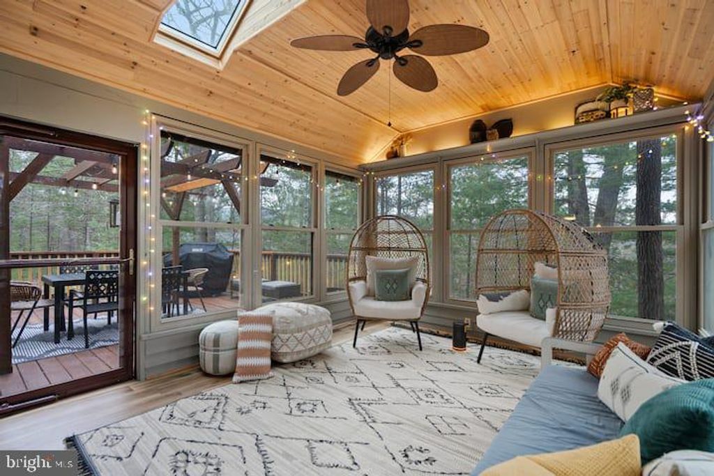 Image 24 of property listing at 162 FORREST ST, Basye, VA 22810