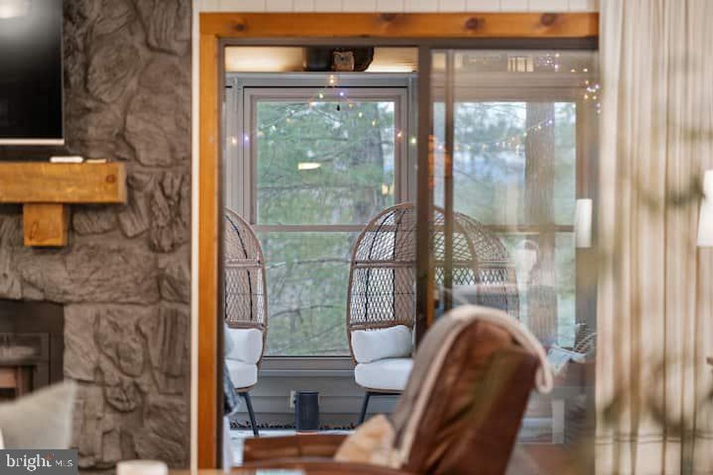 Image 25 of property listing at 162 FORREST ST, Basye, VA 22810