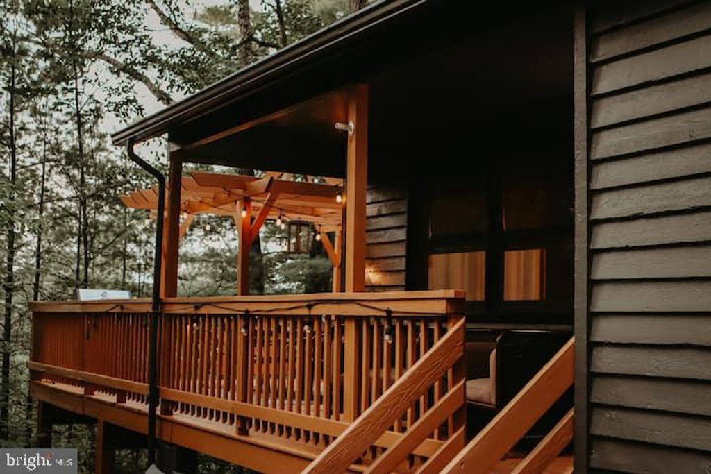 Image 39 of property listing at 162 FORREST ST, Basye, VA 22810