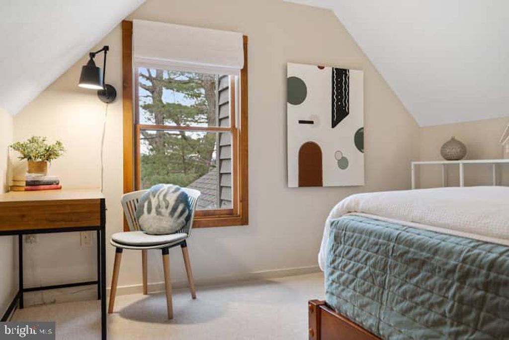 Image 6 of property listing at 162 FORREST ST, Basye, VA 22810