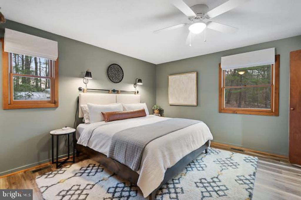 Image 9 of property listing at 162 FORREST ST, Basye, VA 22810